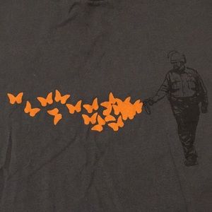 ⭐️ Men’s Pepperspray Butterflies Tee Sz S VGUC
